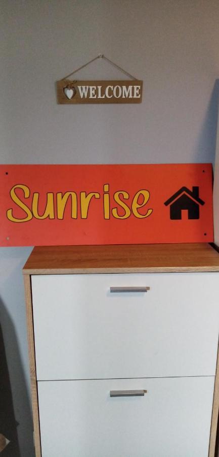 Hostel Sunrise Przy Dw. Zachodnim Warschau Exterior foto